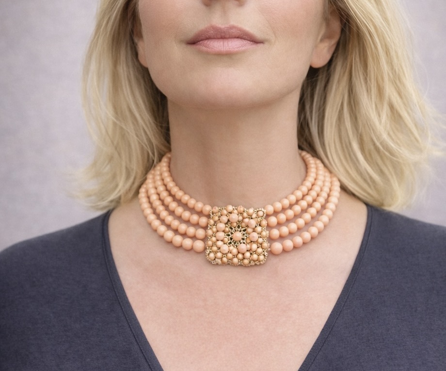 collana girocollo corniola indossato