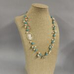 collana artigianale con perle pasta turchese, perle naturali e cammeo ovale