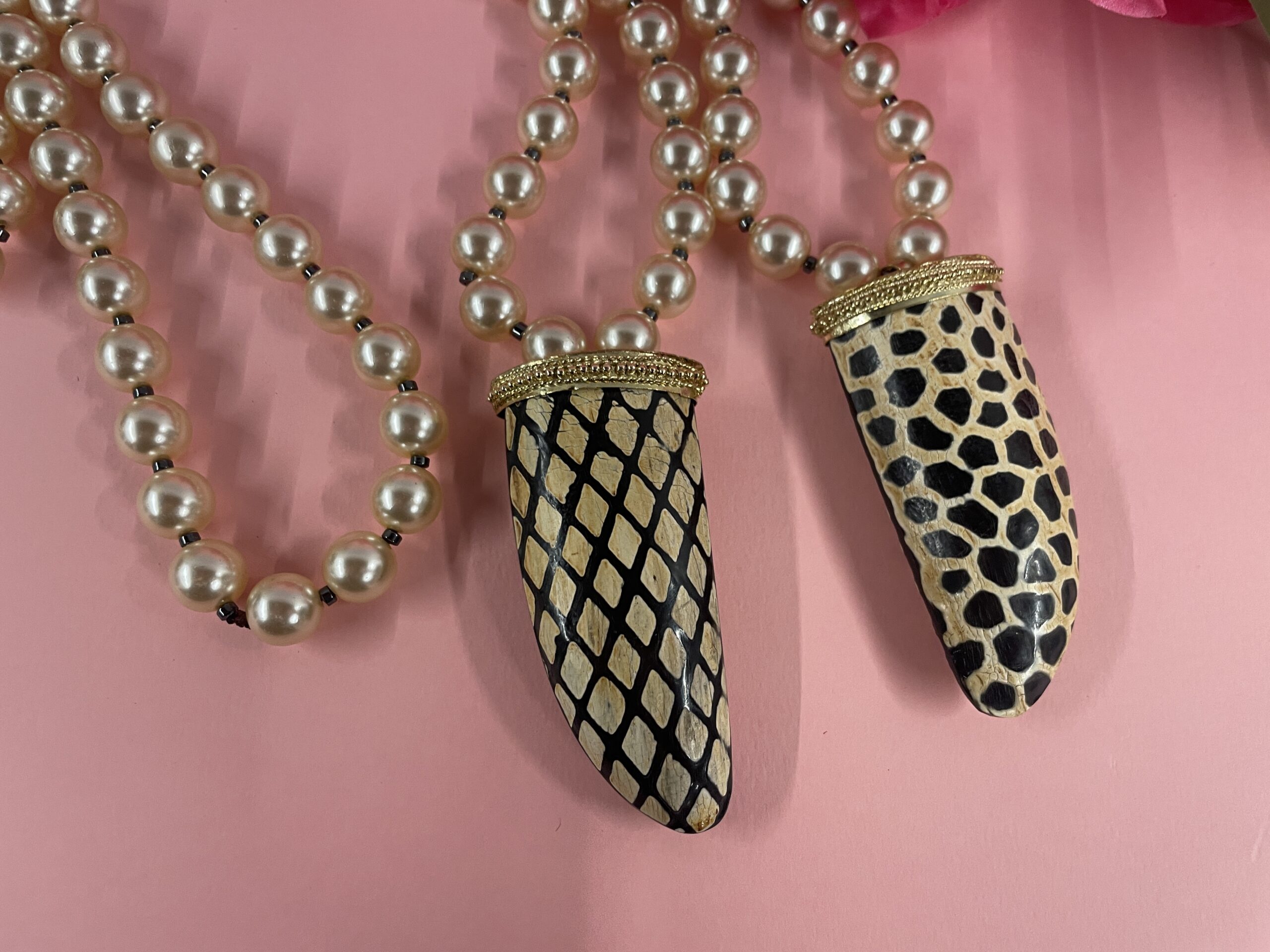 collana con perle maiorca e corno