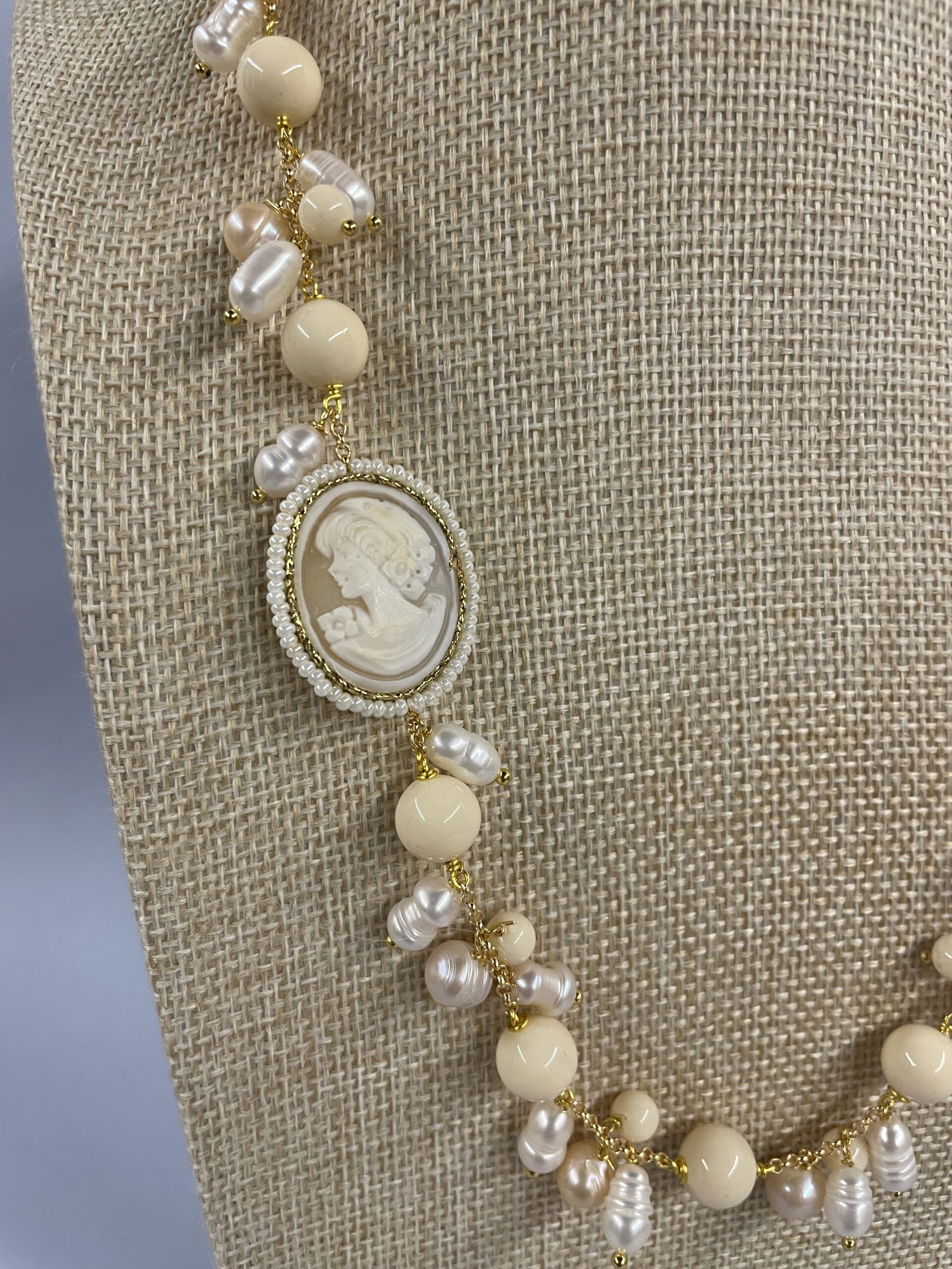 collana corniola con particolare Cammeo autentico