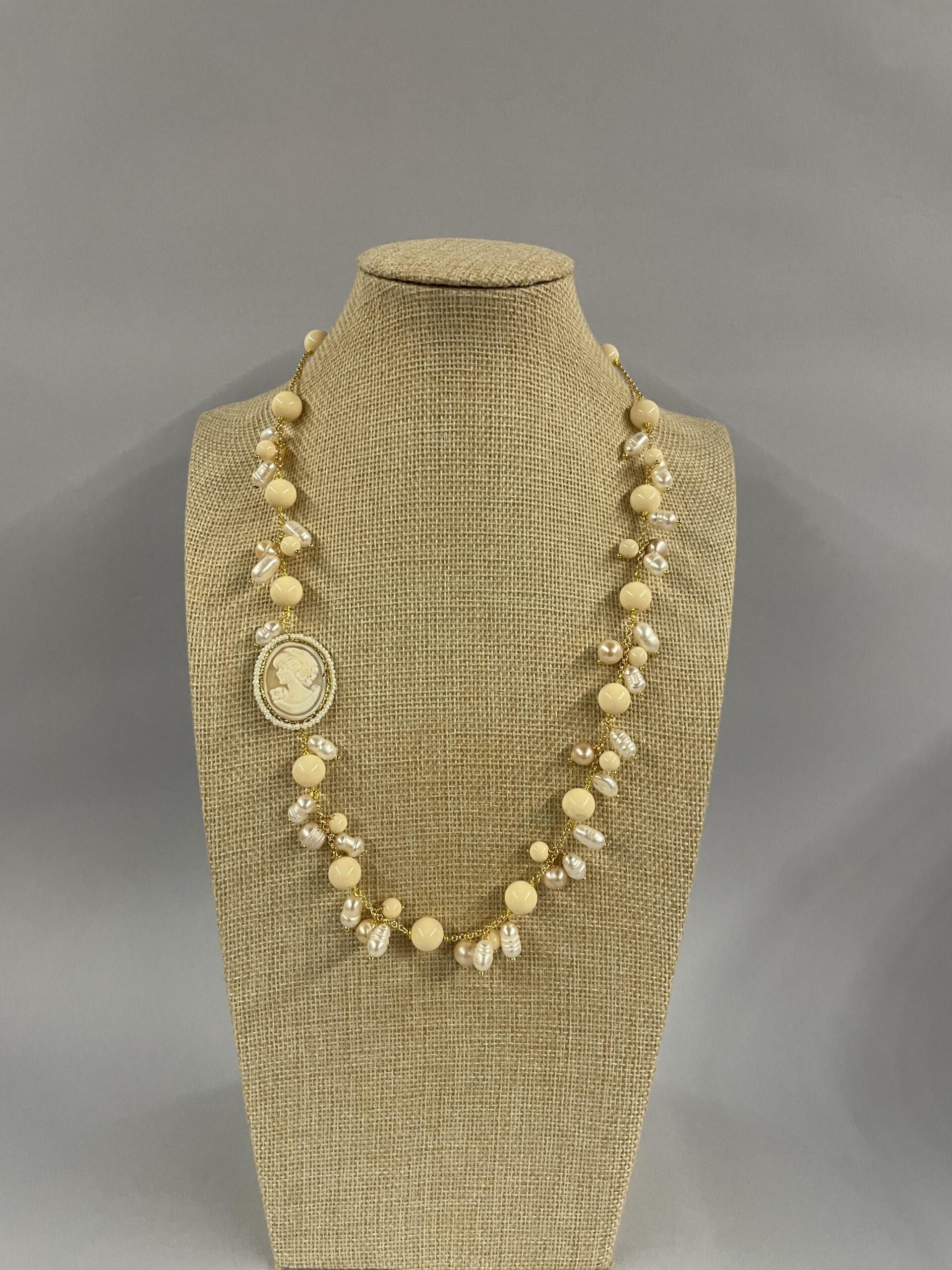 collana artigianale con cammeo e corniola