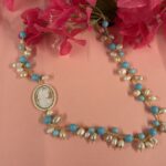 collana siciliana con cammeo, pasta di turchese e perle bianche