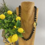 collana artigianale siciliana con lava e limoni