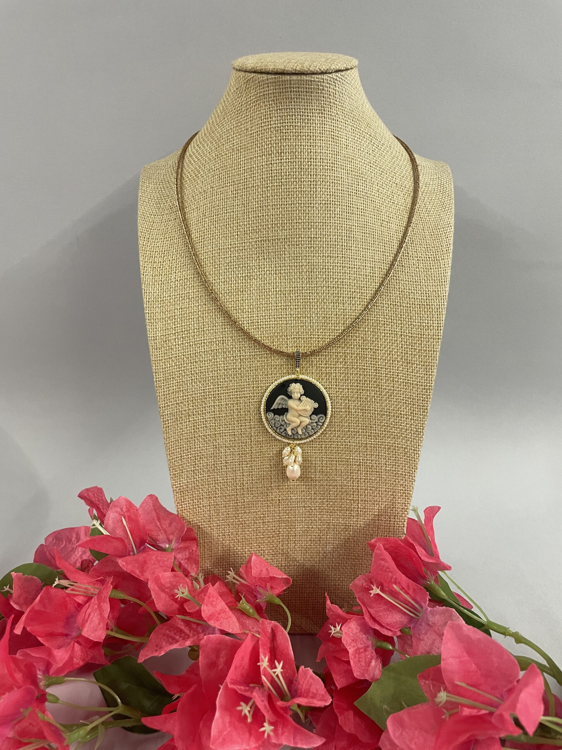collana artigianale cammeo con putto