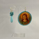orecchini asimmetriciartigianali con santa lucia