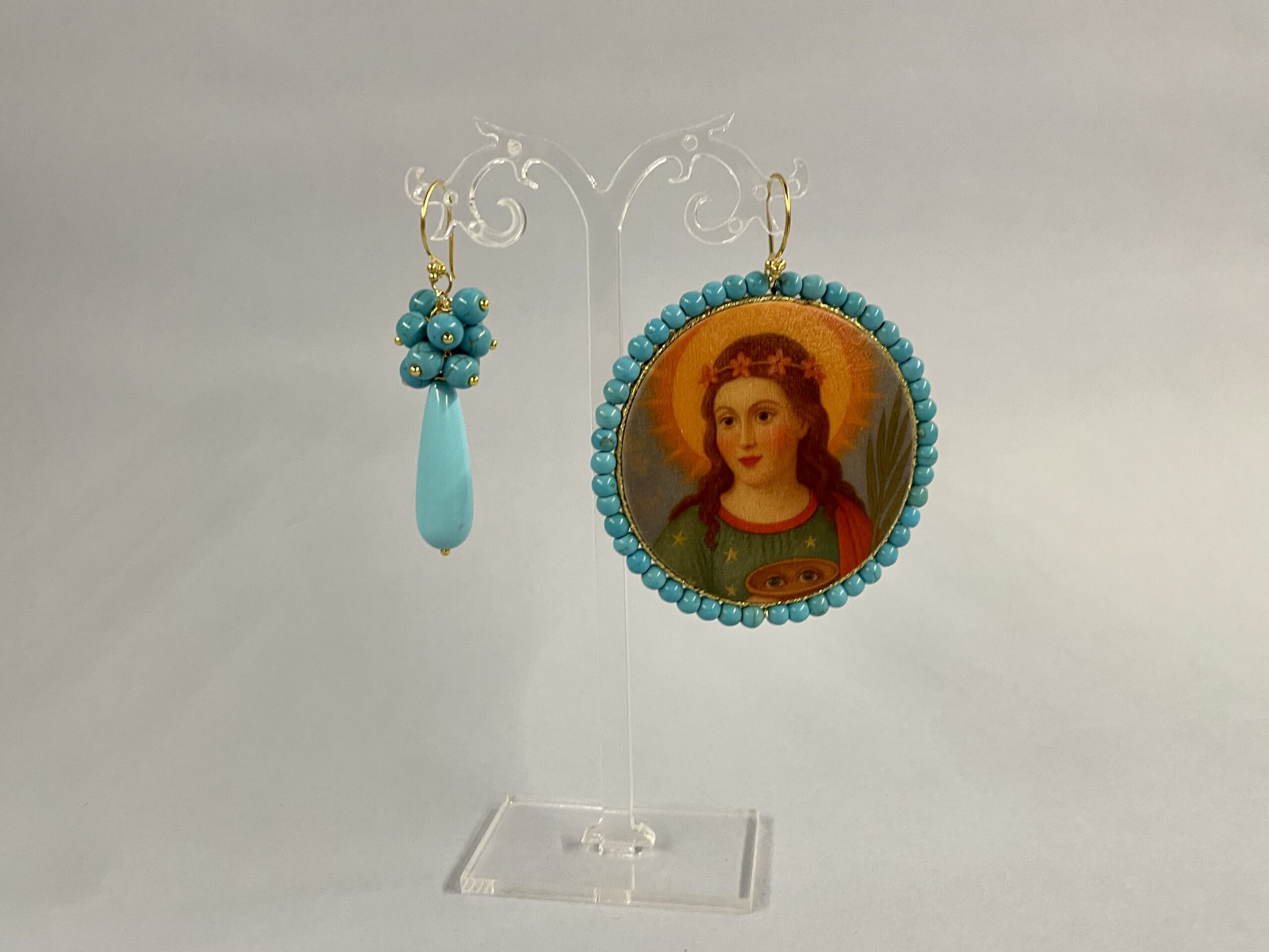 orecchini asimmetriciartigianali con santa lucia