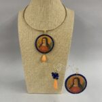 parure di gioielli con Santa chiara
